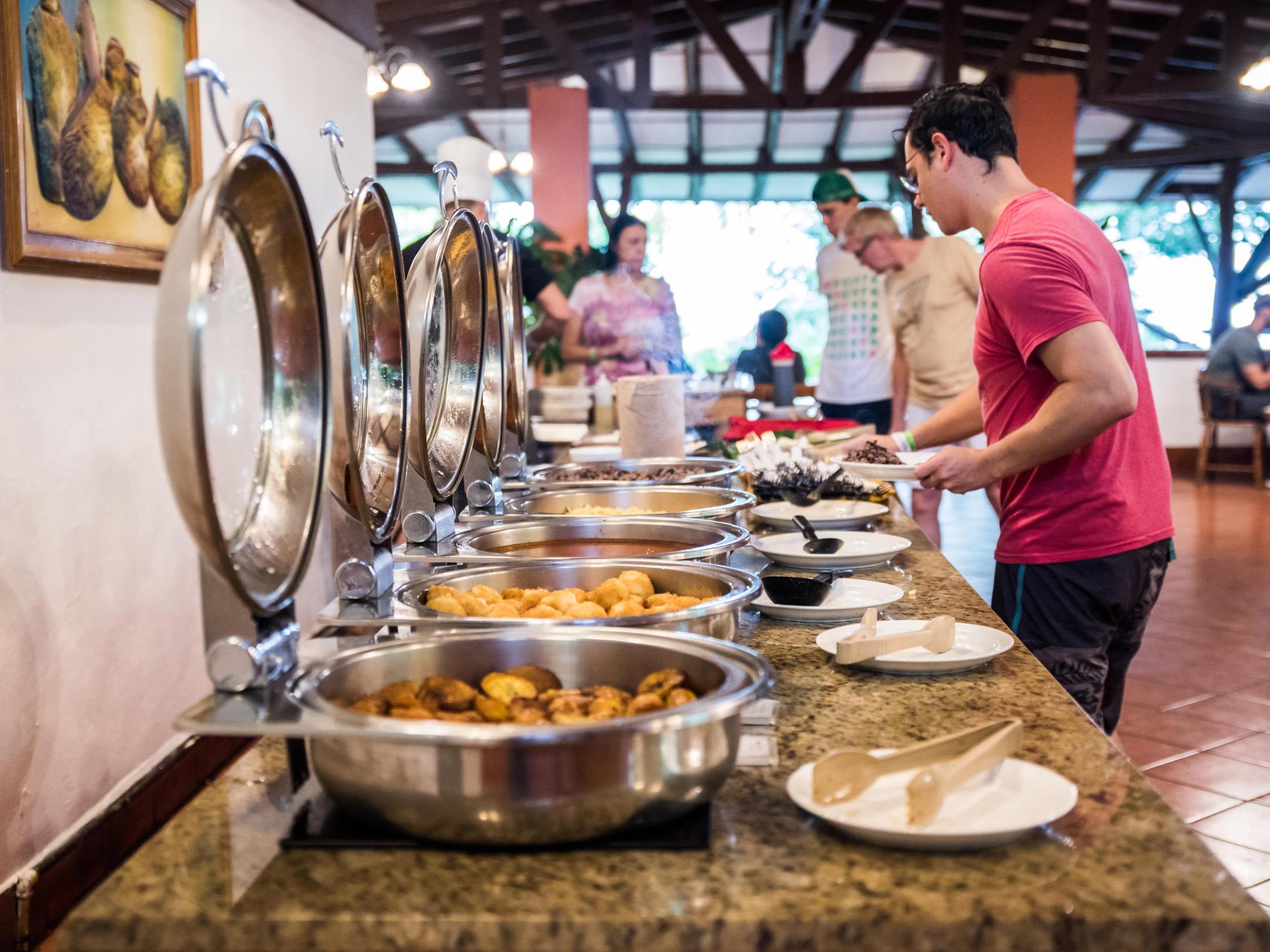 hotel hacienda guachipelin buffet